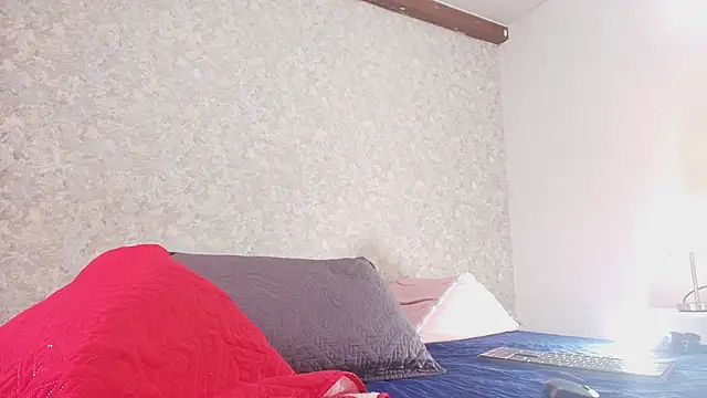 Snapshot of nicol_f chatting on 8, 9, 2025 nicol f online show from 8, 9, 2025