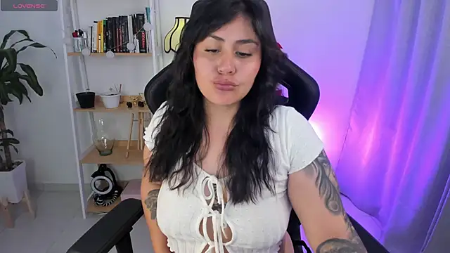 Snapshot of GretaX-X chatting on 18, 11, 2025 GretaX-X online show from 18, 11, 2025