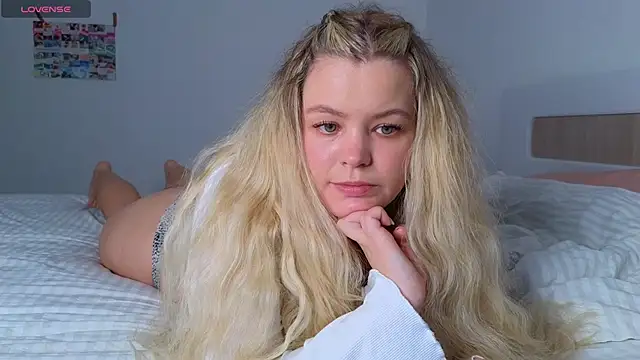 Snapshot of Milana15 chatting on 25, 10, 2025 Milana15 online show from 25, 10, 2025