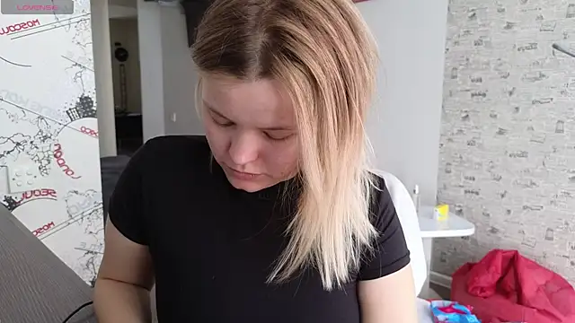 Snapshot of Milana15 chatting on 14, 3, 2025 Milana15 online show from 14, 3, 2025