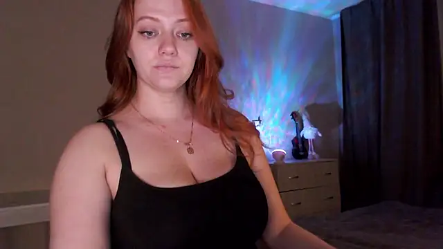 Snapshot of SarahSweetie chatting on 6, 1, 2025 SarahSweetie online show from 6, 1, 2025