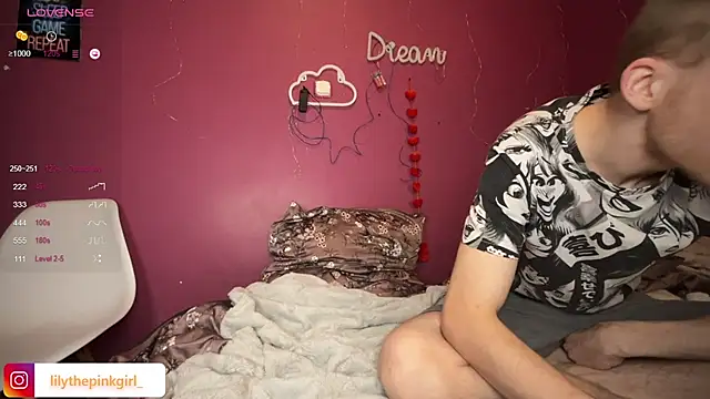 Snapshot of Lilythepinkgirl chatting on 18, 1, 2025 Lilythepinkgirl online show from 18, 1, 2025