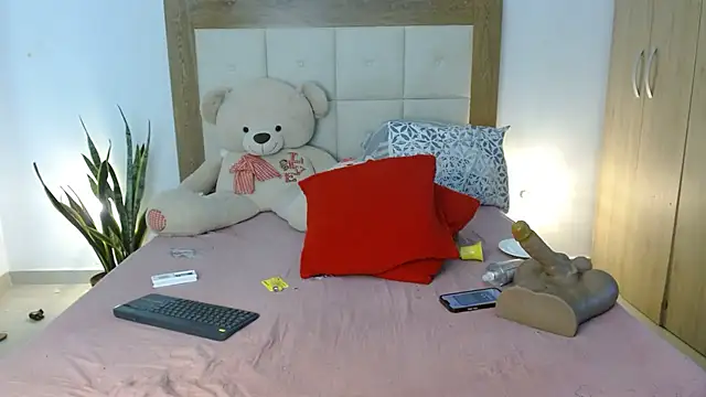 HELLEN SWEET6 online show from 10, 3, 2025