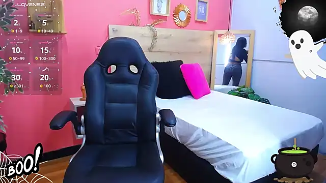 scarlet-foox online show from 6, 10, 2025