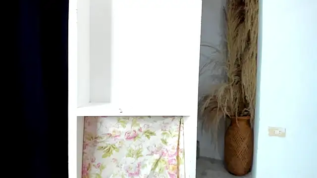 Snapshot of misshiccups chatting on 28, 12, 2024 misshiccups online show from 28, 12, 2024