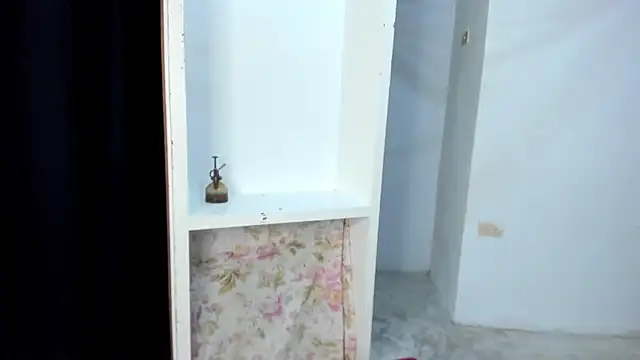 Snapshot of misshiccups chatting on 19, 1, 2025 misshiccups online show from 19, 1, 2025