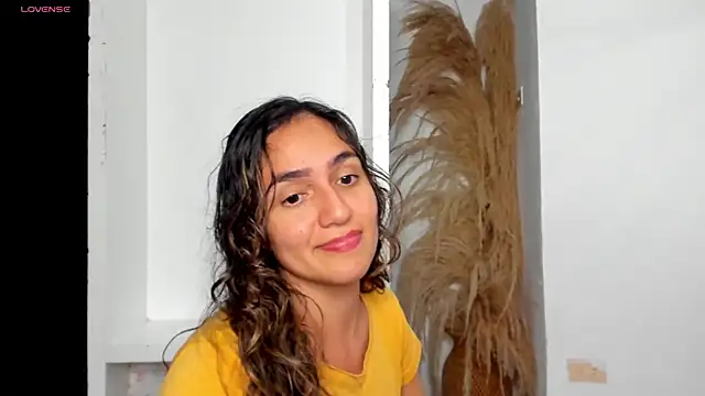 Snapshot of misshiccups chatting on 19, 12, 2024 misshiccups online show from 19, 12, 2024