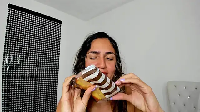 Snapshot of misshiccups chatting on 27, 2, 2025 misshiccups online show from 27, 2, 2025