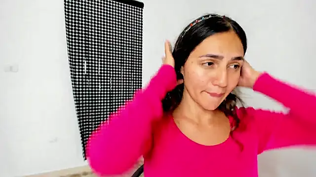 Snapshot of misshiccups chatting on 26, 2, 2025 misshiccups online show from 26, 2, 2025