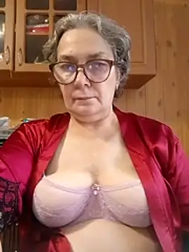 Snapshot of IrinaSweet54 chatting on 13, 11, 2025 IrinaSweet54 online show from 13, 11, 2025