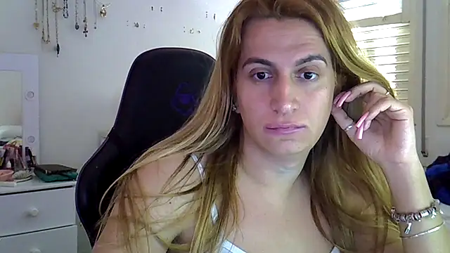 Snapshot of luizacandy chatting on 11, 7, 2026 luizacandy online show from 11, 7, 2026