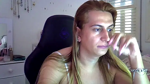 Snapshot of luizacandy chatting on 12, 7, 2026 luizacandy online show from 12, 7, 2026