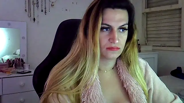 Snapshot of luizacandy chatting on 24, 6, 2026 luizacandy online show from 24, 6, 2026