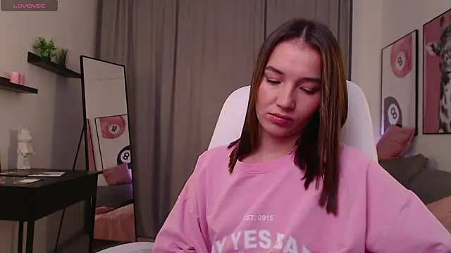 Bellla Haddid online show from 30, 11, 2025