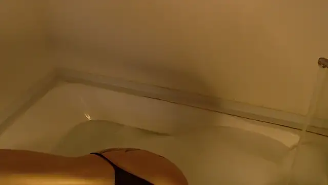 Bellla Haddid online show from 6, 3, 2026