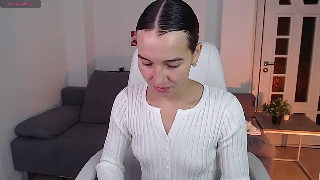 Bellla Haddid online show from 15, 10, 2025