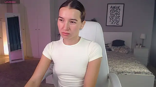 Bellla Haddid online show from 10, 10, 2025