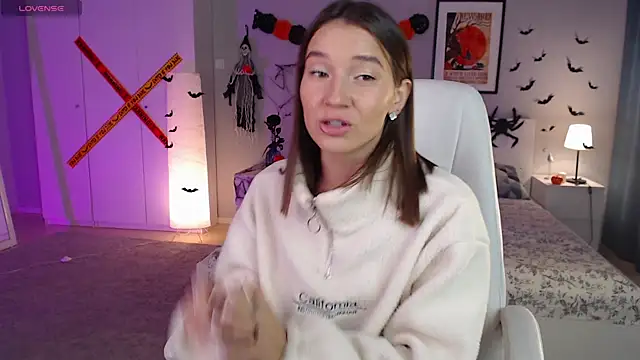 Bellla Haddid online show from 24, 10, 2025