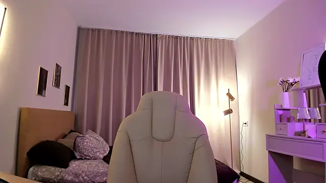 Bellla Haddid online show from 14, 11, 2025