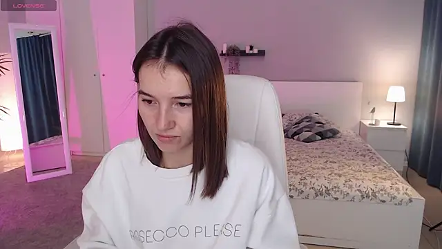 Bellla Haddid online show from 27, 9, 2025