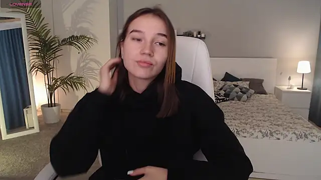 Bellla Haddid online show from 19, 9, 2025