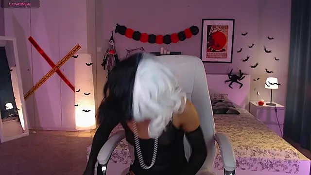 Bellla Haddid online show from 1, 11, 2025