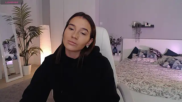 Bellla Haddid online show from 24, 9, 2025