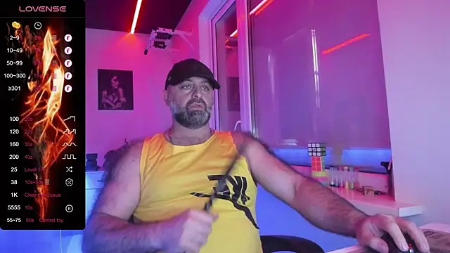 Snapshot of MAGABEAR077 chatting on 8, 5, 2026 MAGABEAR077 online show from 8, 5, 2026