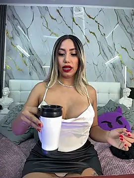 Snapshot of EmilyLeah_ chatting on 7, 3, 2025 EmilyLeah online show from 7, 3, 2025