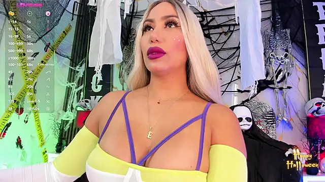 Snapshot of EmilyLeah_ chatting on 19, 10, 2025 EmilyLeah online show from 19, 10, 2025