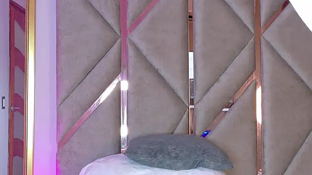 Lola King online show from 19, 3, 2025