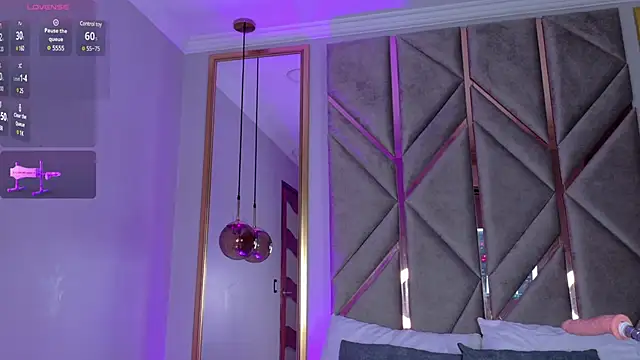 Lola King online show from 10, 3, 2025