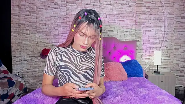 Snapshot of kitty_queen10 chatting on 24, 10, 2025 kitty queen10 online show from 24, 10, 2025