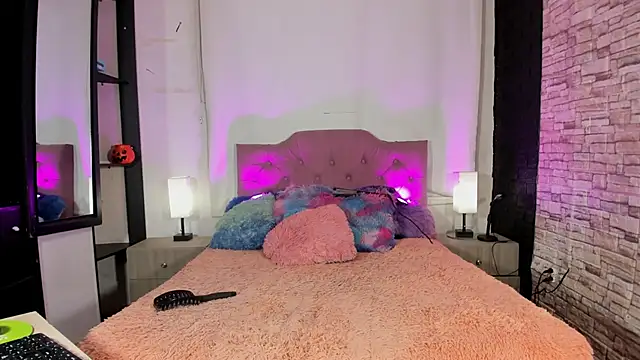 Snapshot of kitty_queen10 chatting on 19, 11, 2025 kitty queen10 online show from 19, 11, 2025