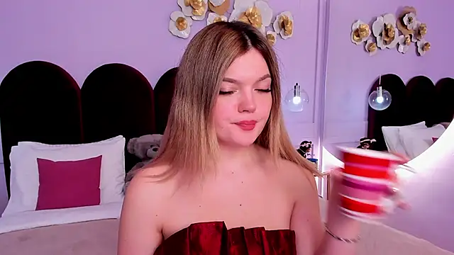 ZaraBloom online show from 13, 3, 2025