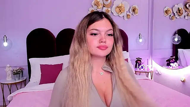 ZaraBloom online show from 9, 9, 2025