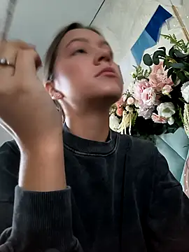 Snapshot of AliceBrayan chatting on 27, 9, 2025 AliceBrayan online show from 27, 9, 2025