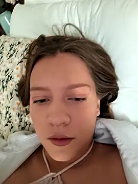 Snapshot of AliceBrayan chatting on 9, 9, 2025 AliceBrayan online show from 9, 9, 2025