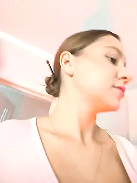 Snapshot of AliceBrayan chatting on 6, 10, 2025 AliceBrayan online show from 6, 10, 2025