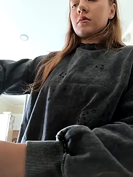 Snapshot of AliceBrayan chatting on 11, 9, 2025 AliceBrayan online show from 11, 9, 2025