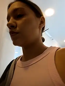 Snapshot of AliceBrayan chatting on 8, 10, 2025 AliceBrayan online show from 8, 10, 2025