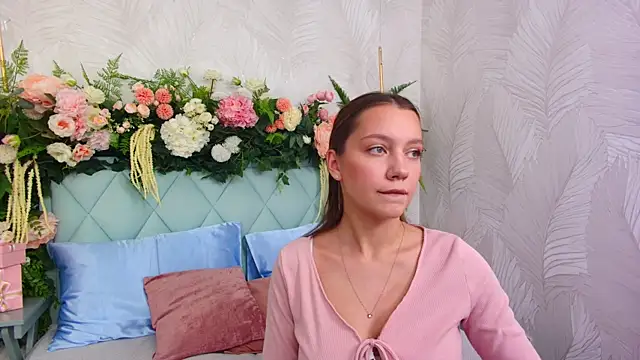 Snapshot of AliceBrayan chatting on 18, 12, 2025 AliceBrayan online show from 18, 12, 2025