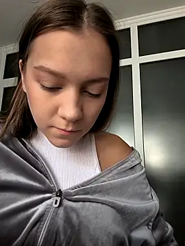 Snapshot of AliceBrayan chatting on 5, 10, 2025 AliceBrayan online show from 5, 10, 2025