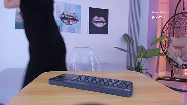 Angela donnato online show from 7, 11, 2025