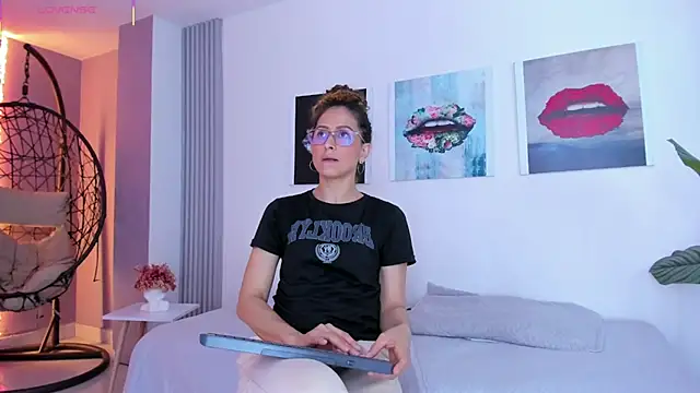 Angela donnato online show from 12, 9, 2025