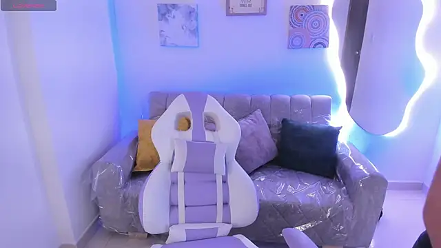 Charlotte cowell sub1  online show from 13, 10, 2025