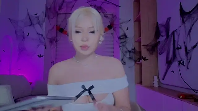 RileyMee online show from 26, 10, 2025