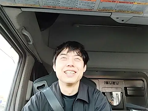 whitebriefboy online show from 5, 4, 2026