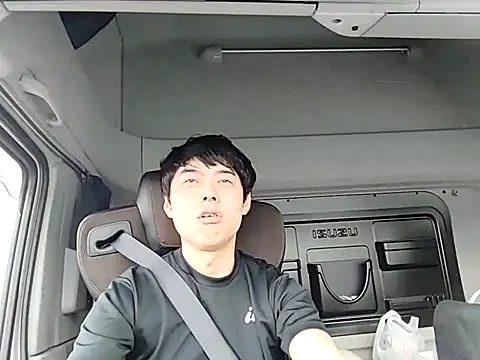 whitebriefboy online show from 4, 4, 2026