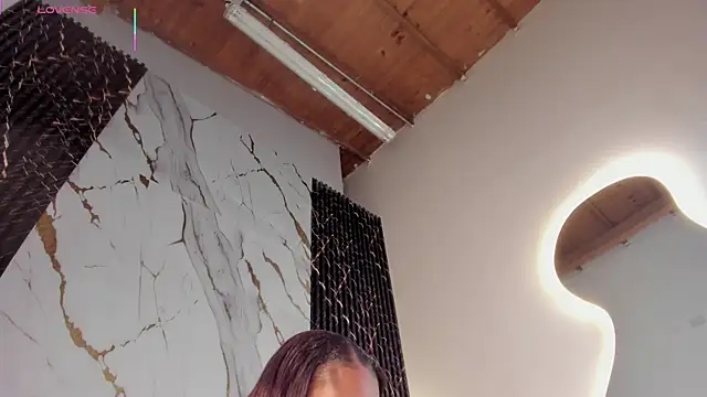 ebony hot1 online show from 13, 4, 2026